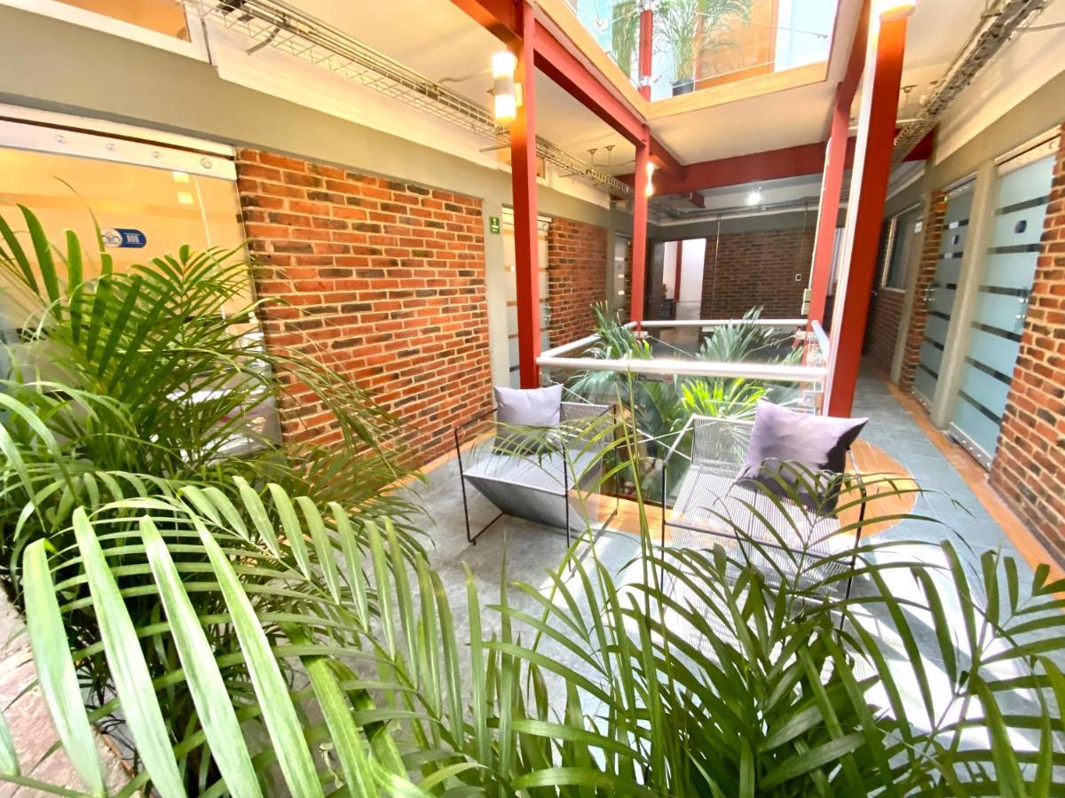 Roomies Hostel Reforma-El Angel Mexico City Exterior photo
